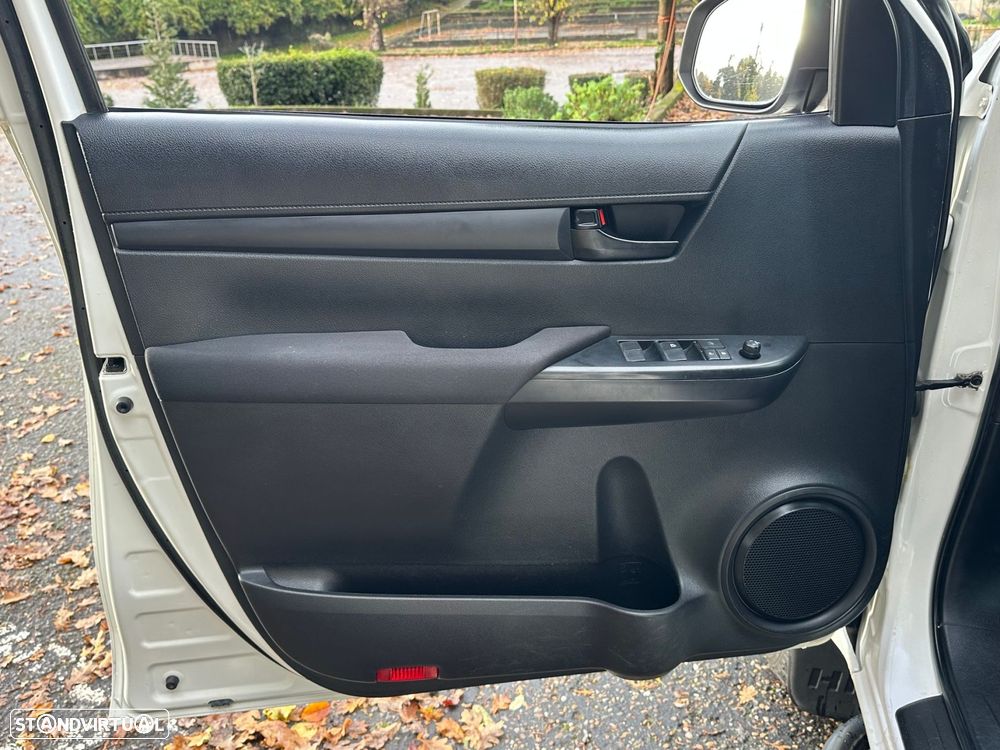 Toyota Hilux 2.4 D-4D 4WD CD CM - 5