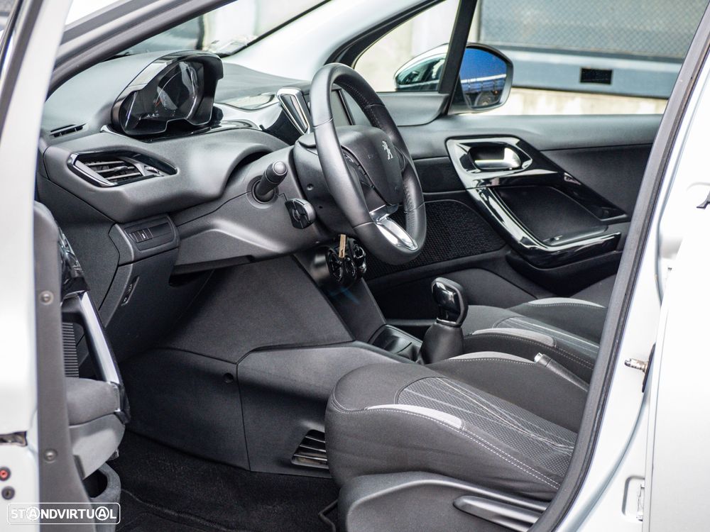 Peugeot 208 1.4 HDi SE Style - 18