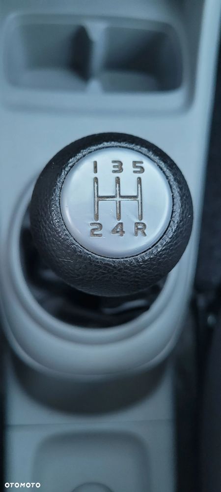 Nissan Pixo 1.0 Visia - 22