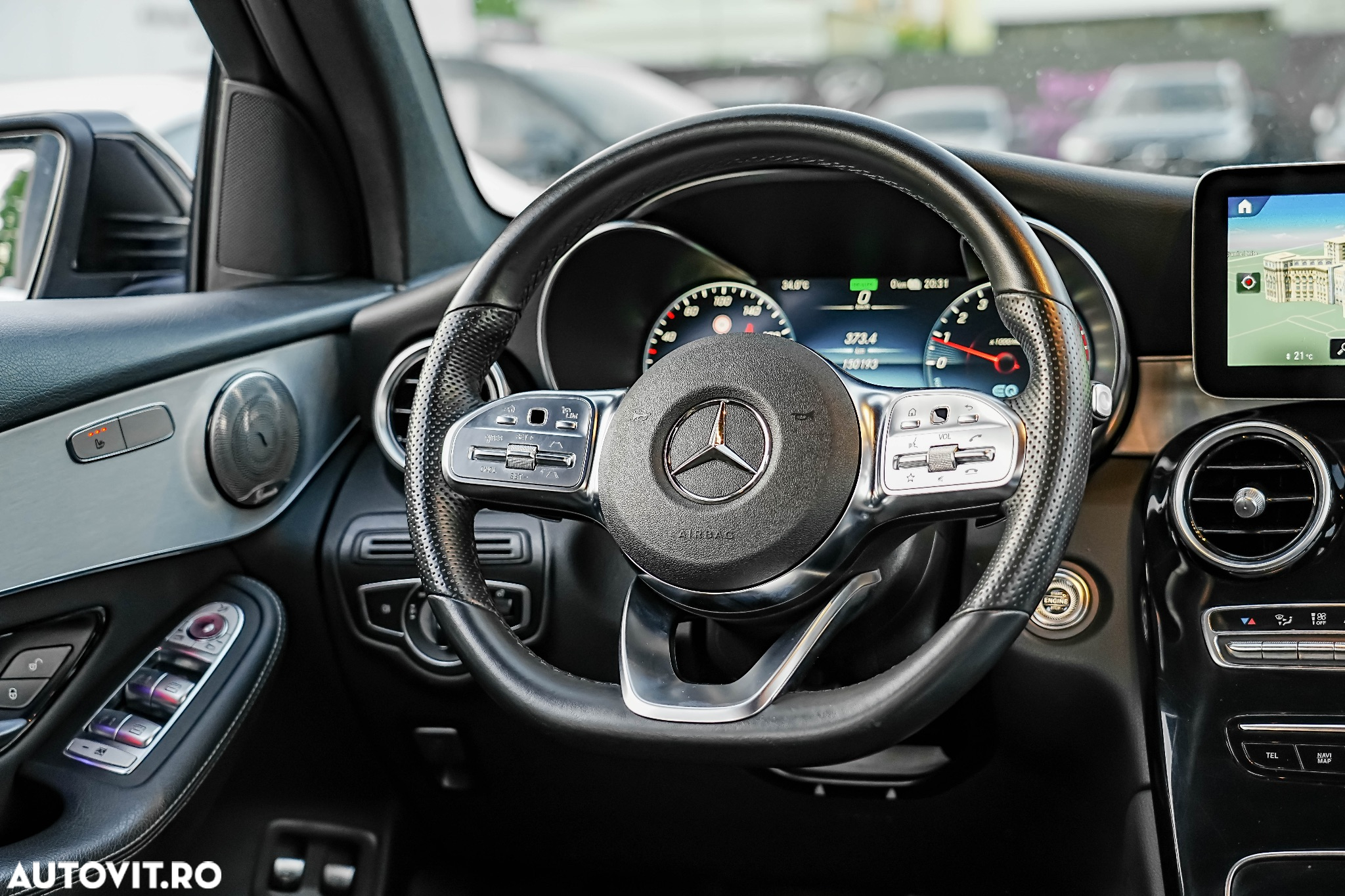 Mercedes-Benz GLC 300 e 4Matic 9G-TRONIC AMG Line - 32