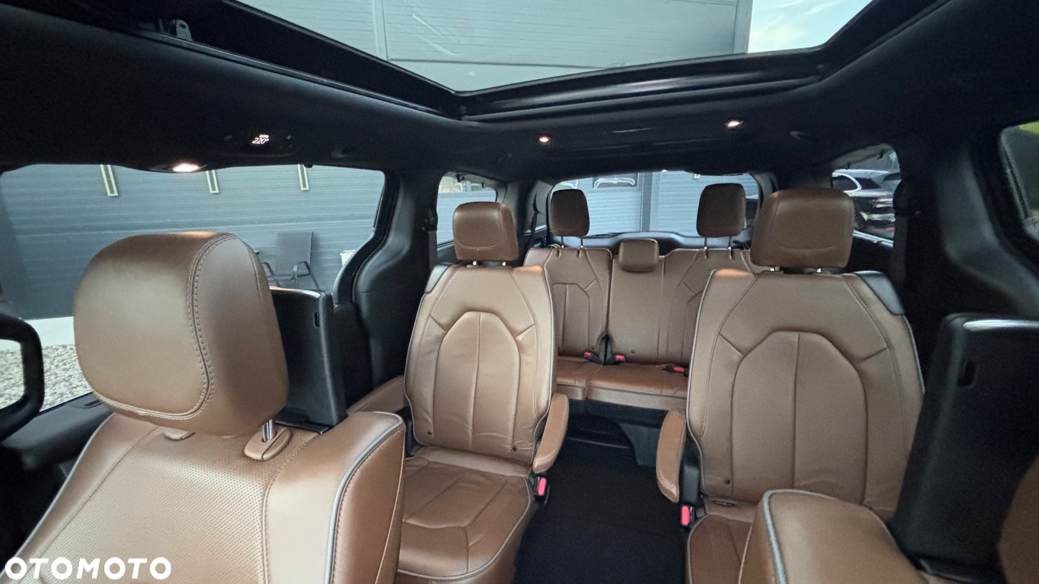 Chrysler Pacifica - 16