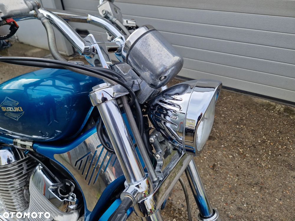 Suzuki Intruder - 12