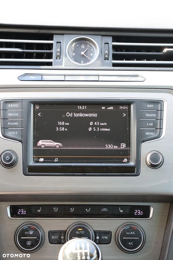 Volkswagen Passat - 12