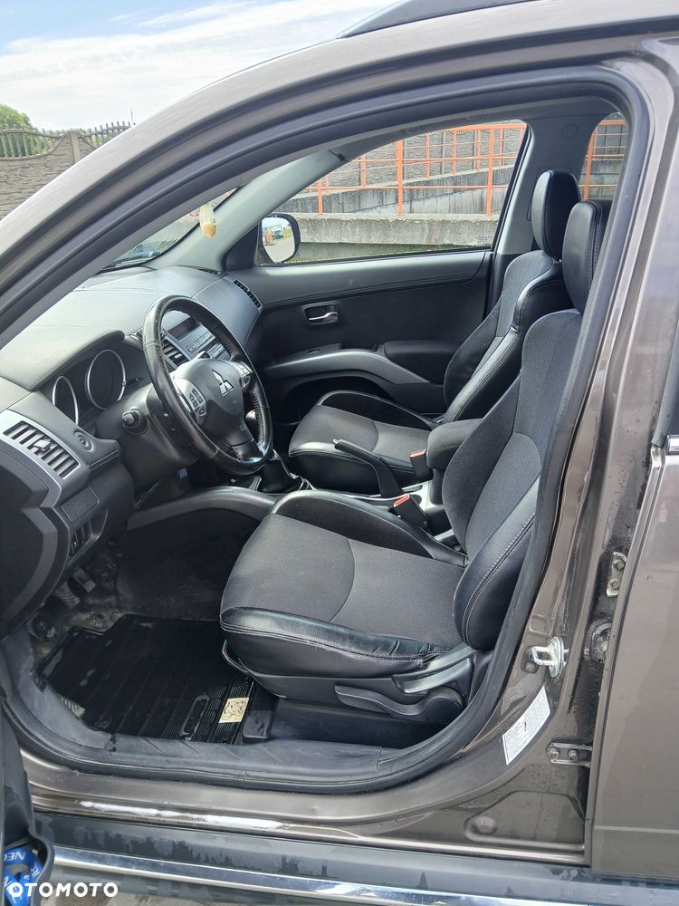 Mitsubishi Outlander - 8