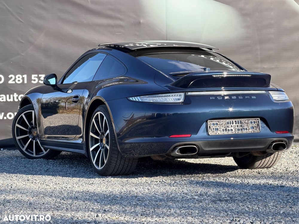 Porsche 911 Carrera 4 - 3