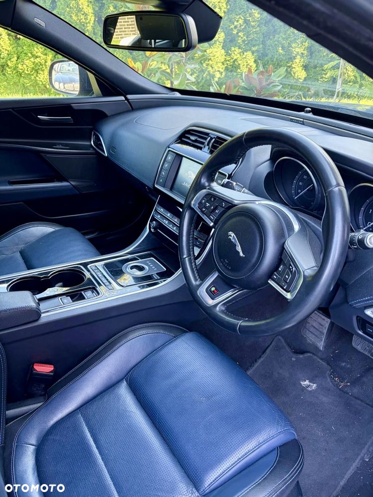 Jaguar XE - 5
