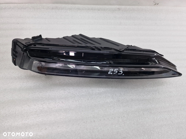SKODA SUPERB 3 III LIFT 18- PRAWY HALOGEN LED / DRL , NR 3V0941700B , NR AUKCJI H253