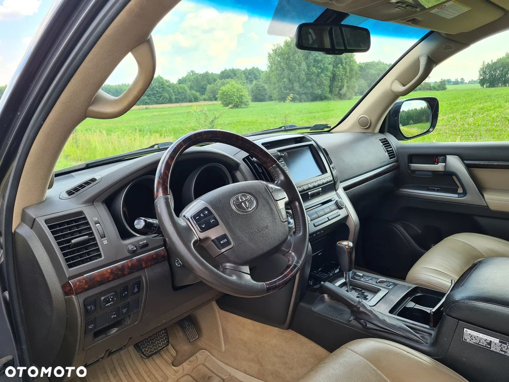 Toyota Land Cruiser - 8