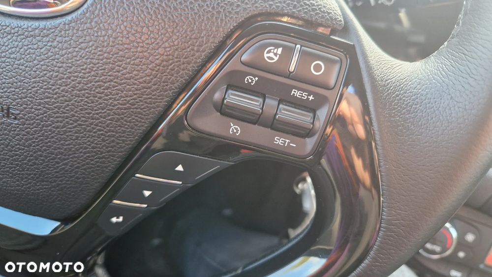 Kia Ceed 1.6 CRDi 128 Dream Team Edition - 19