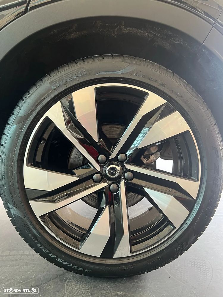 Volvo XC 40 2.0 B3 Plus Dark - 22