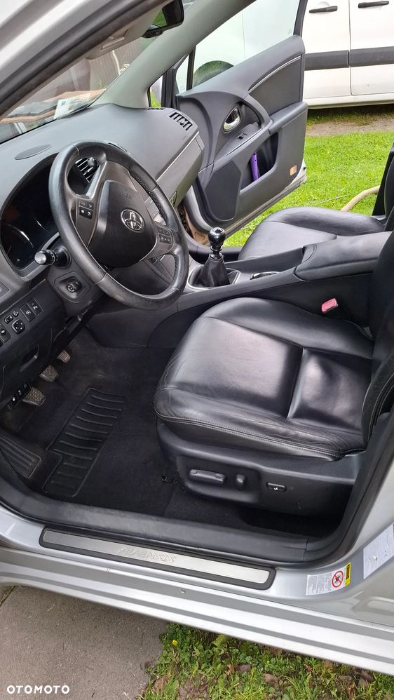 Toyota Avensis - 11