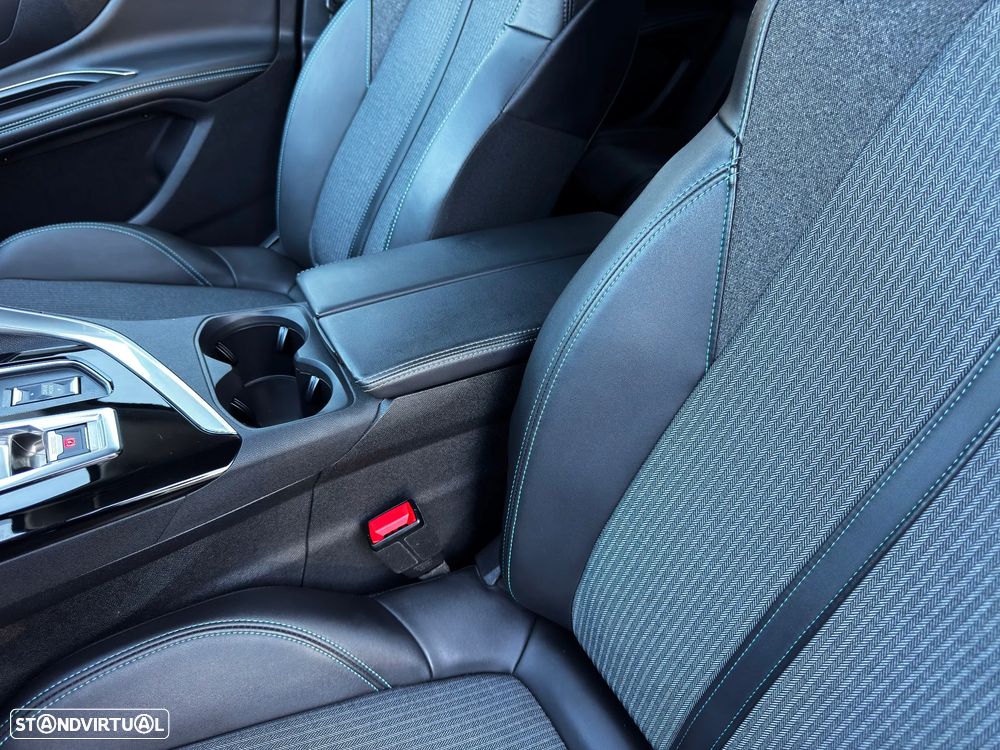 Peugeot 3008 1.6 Hybrid Allure e-EAT8 - 38