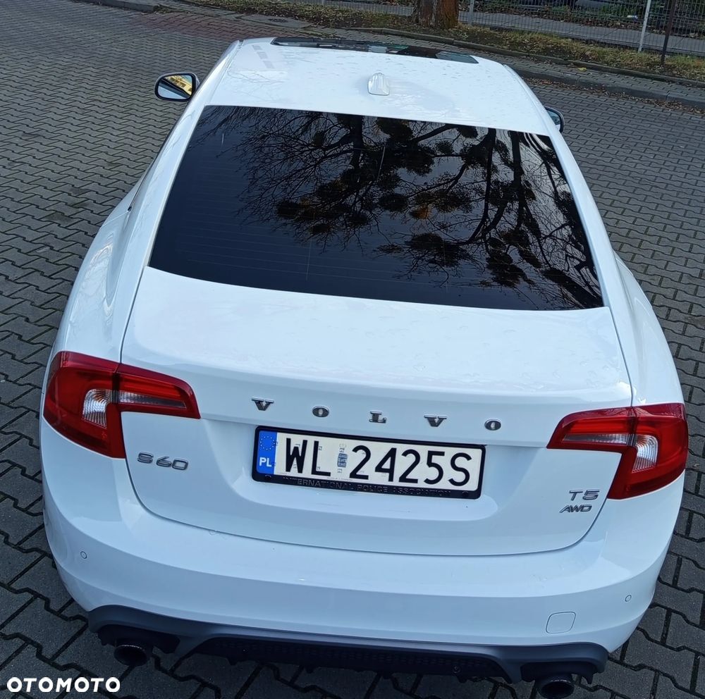 Volvo S60 T5 AWD R-Design - 3