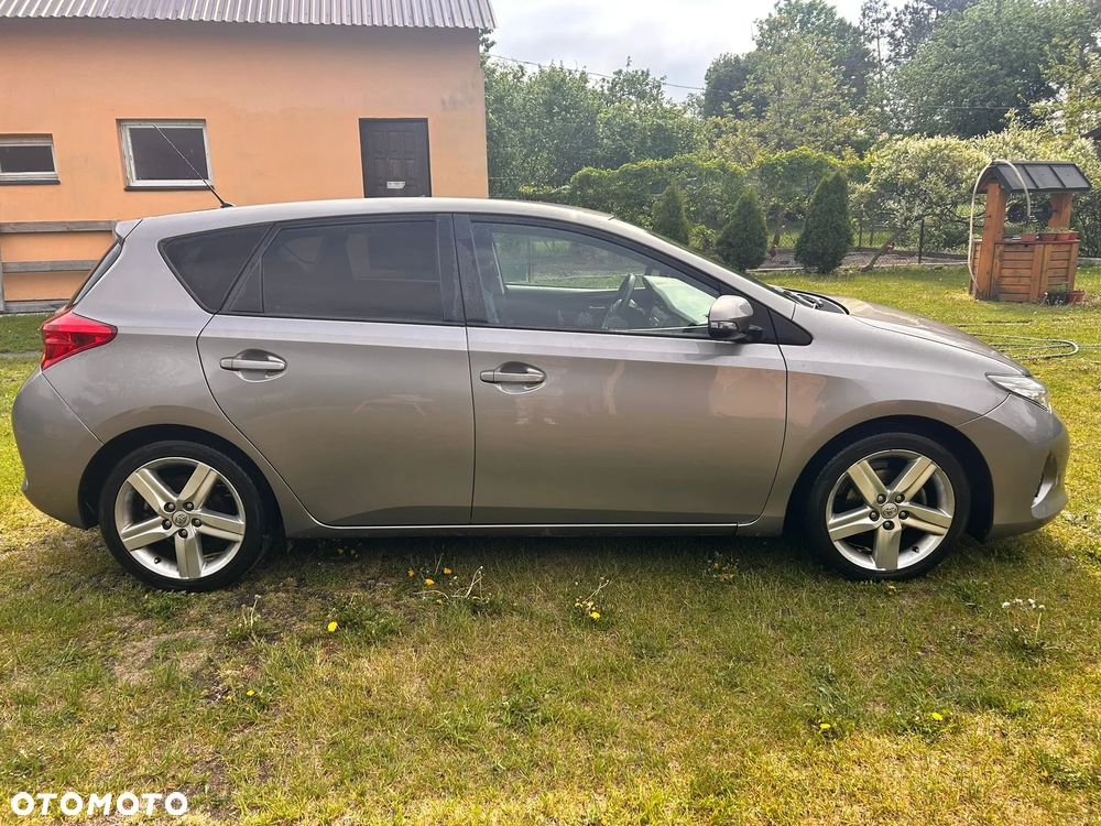 Toyota Auris 1.4 D-4D - 3