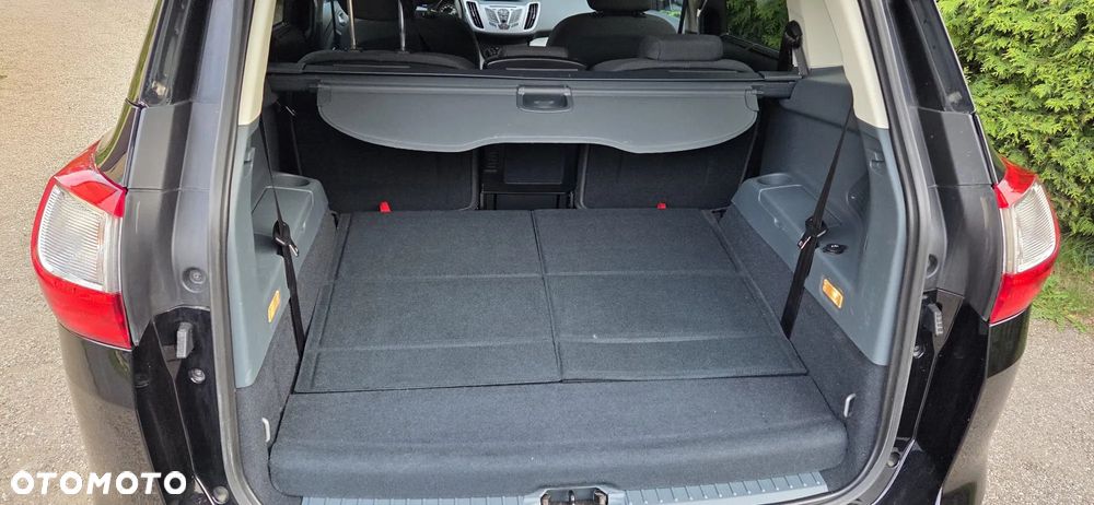 Ford Grand C-MAX - 36