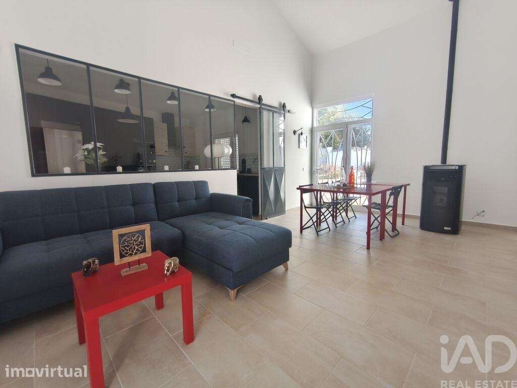Moradia geminada T2 em Santa Bárbara de Nexe