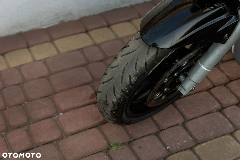 Suzuki GSR - 7