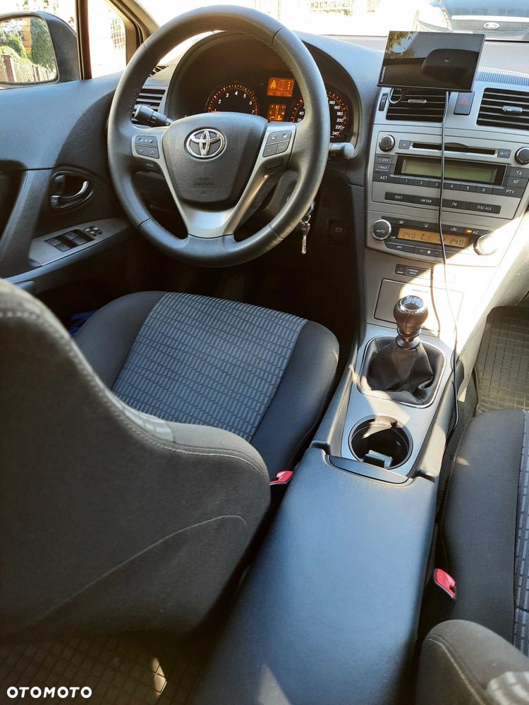 Toyota Avensis - 6