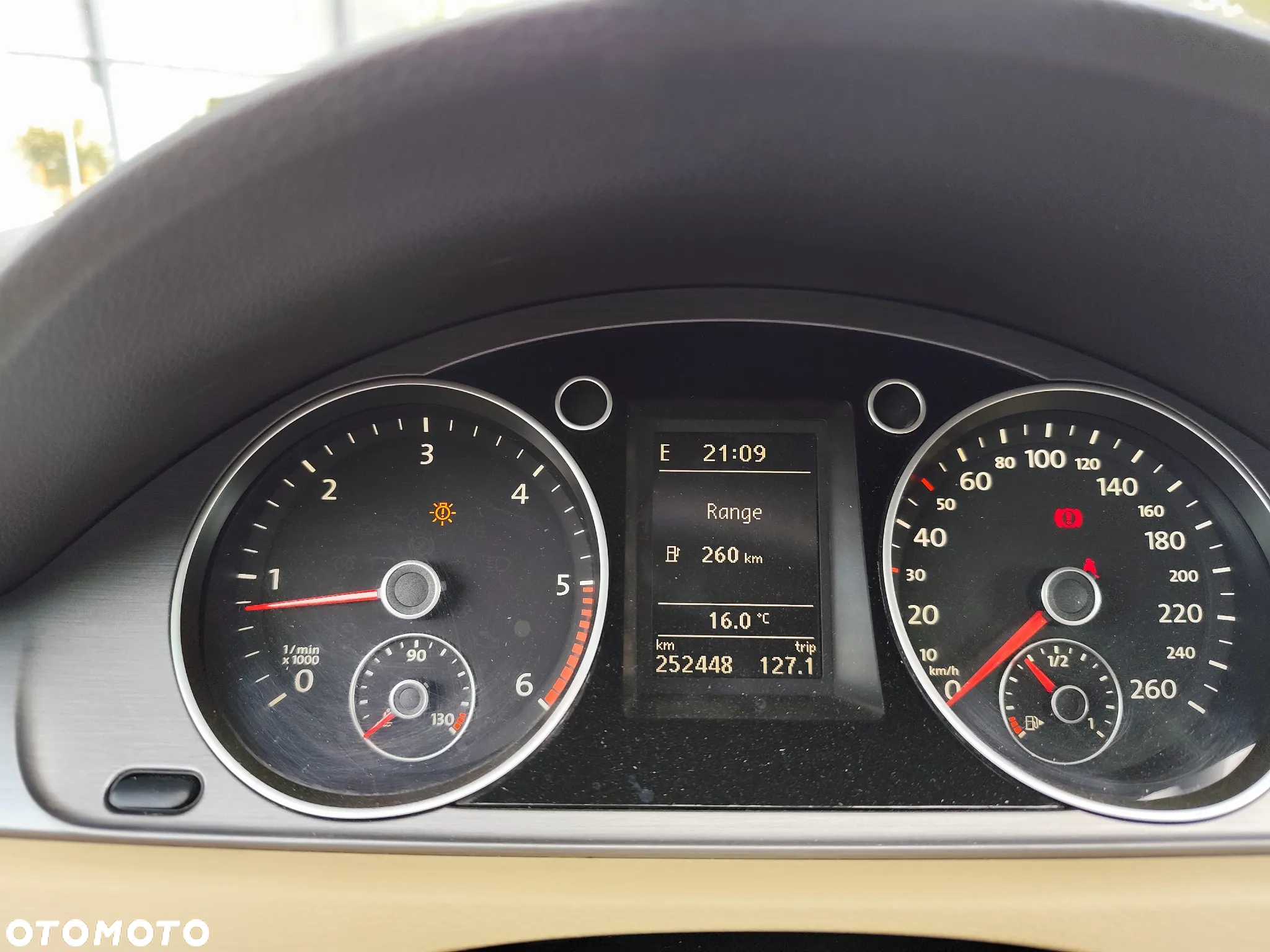 Volkswagen Passat 1.6 TDI DPF BlueMot Comfortline - 9