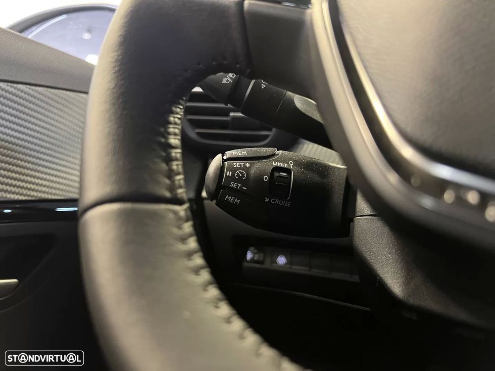 Peugeot e-208 Active Pack - 41