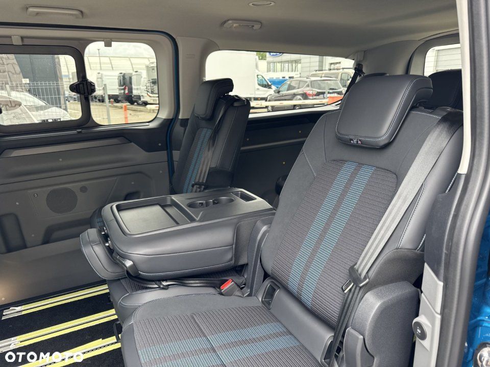 Ford Tourneo Custom - 35