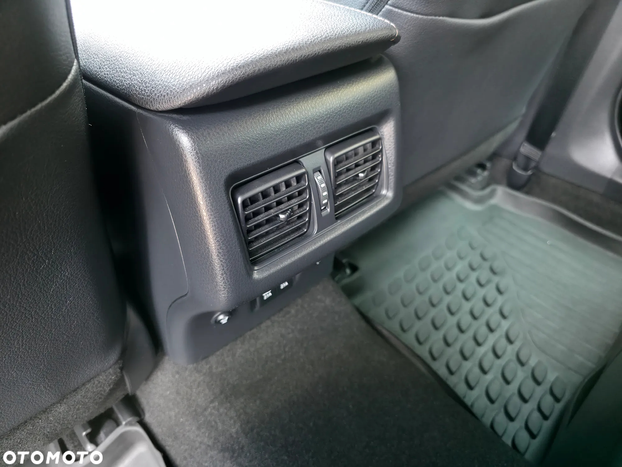 Toyota Camry 2.5 Hybrid Executive CVT - 23