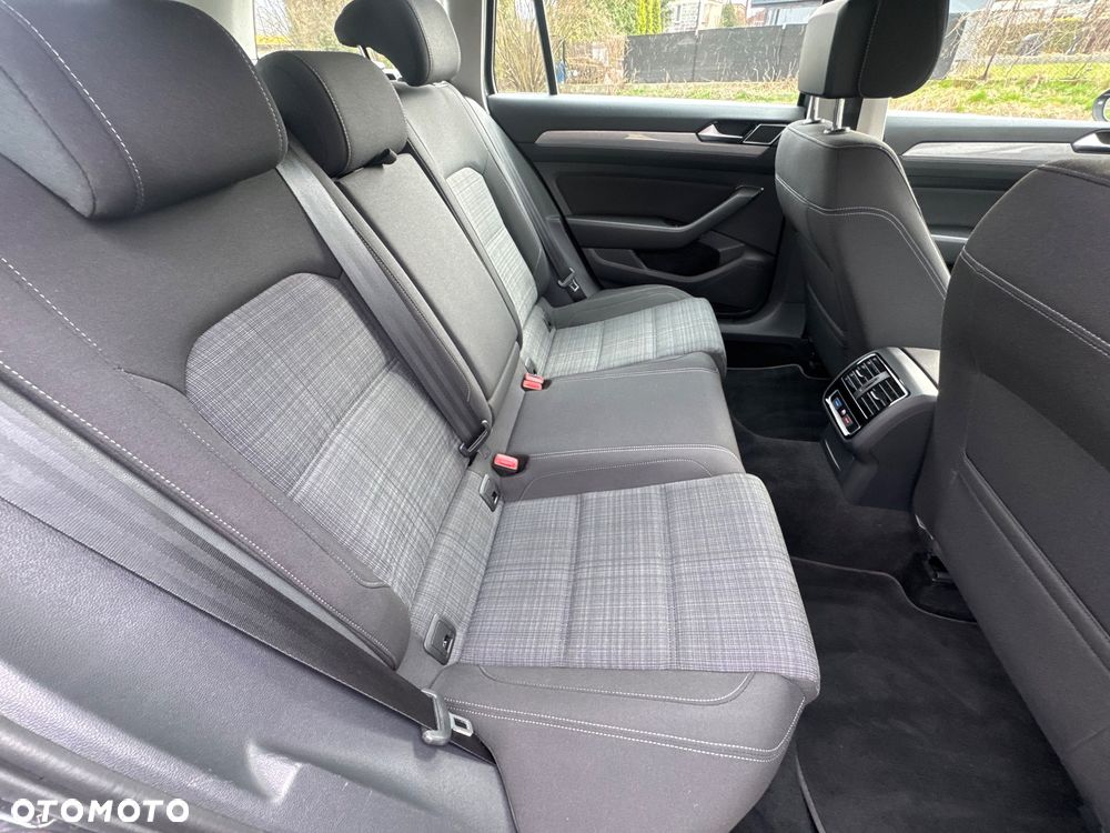 Volkswagen Passat - 15