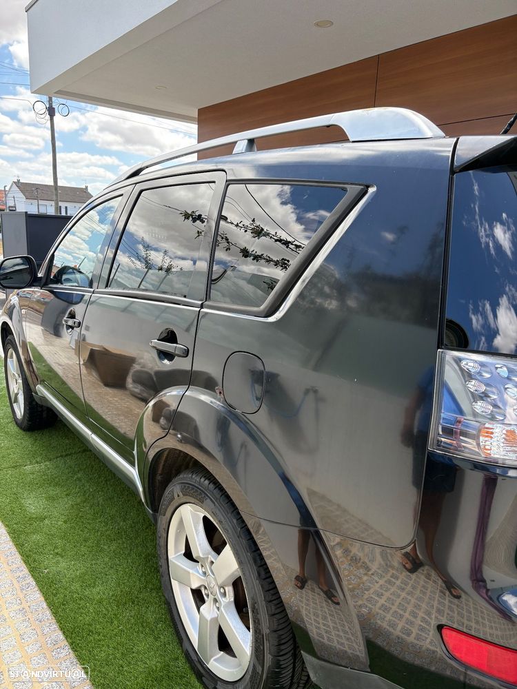 Mitsubishi Outlander 2.0 DI-D Invite 4WD - 2
