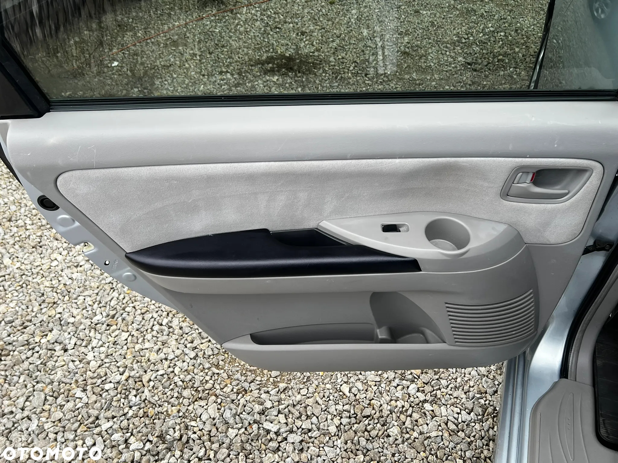Mitsubishi Grandis 2.4 Intense - 25
