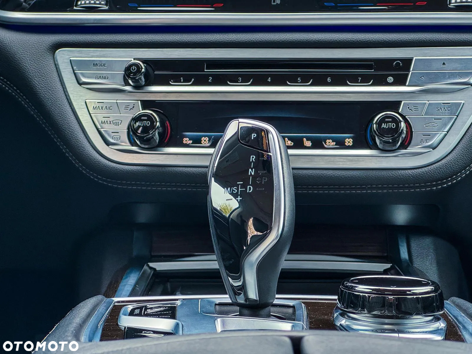 BMW Seria 7 740Li - 24