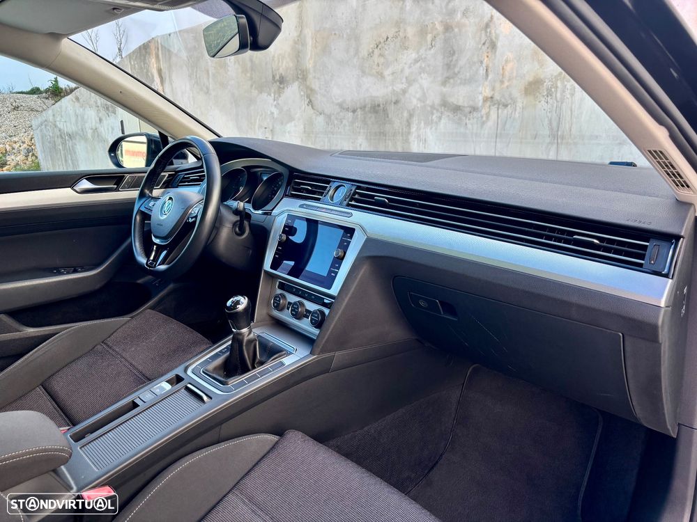 VW Passat Variant 1.6 TDI Highline - 24