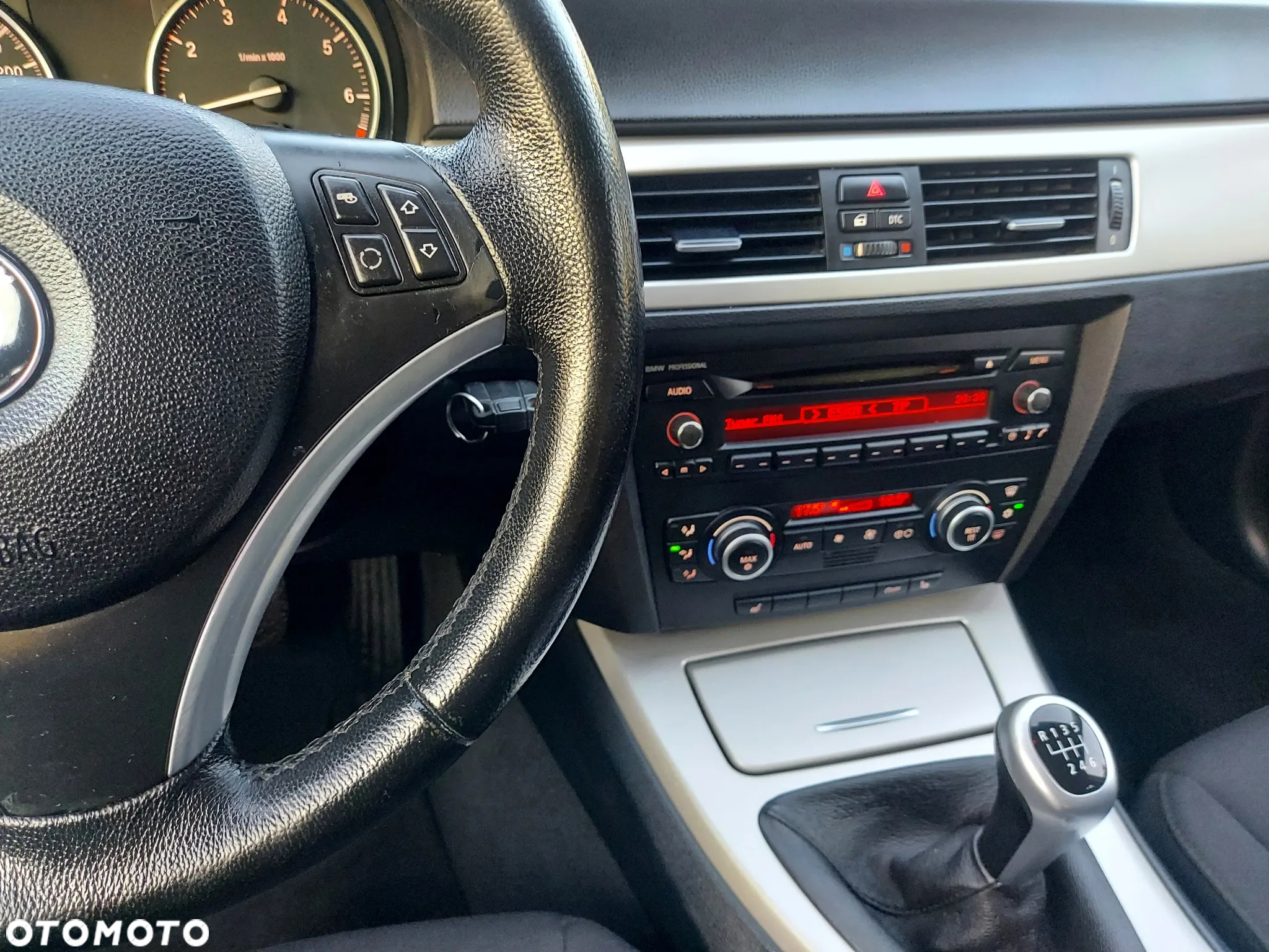 BMW Seria 3 318i - 39