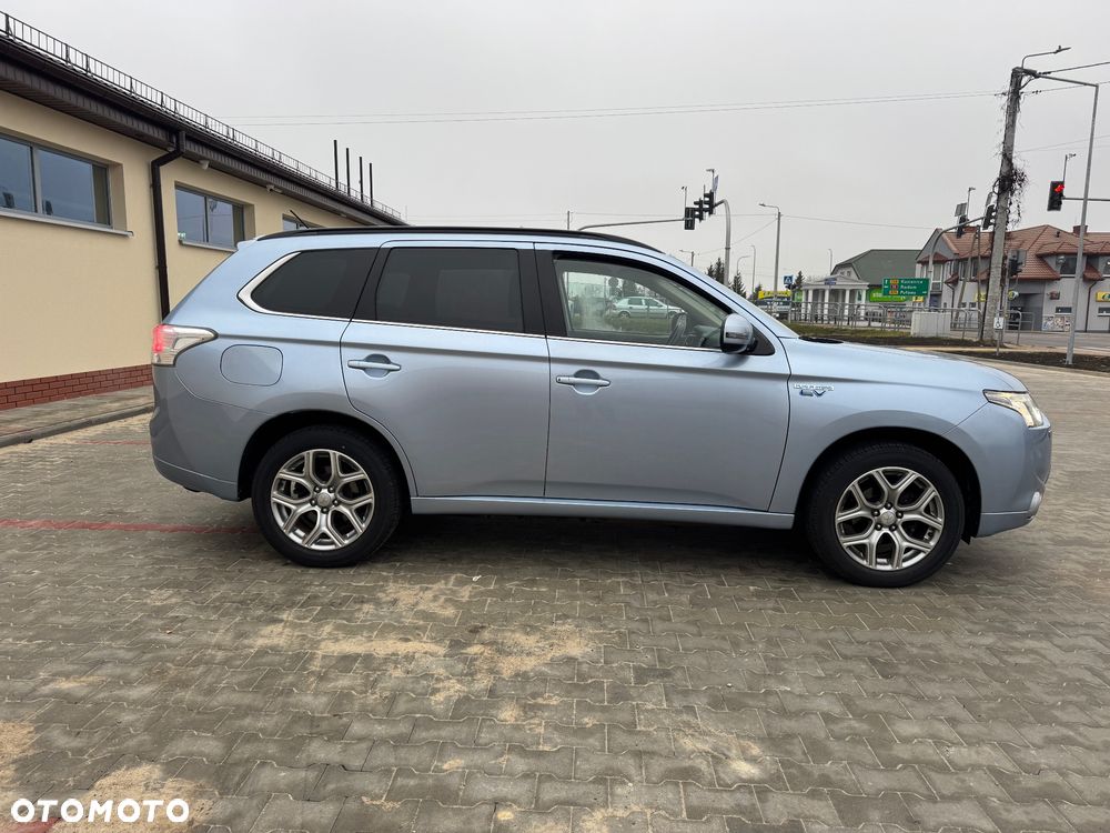 Mitsubishi Outlander - 11