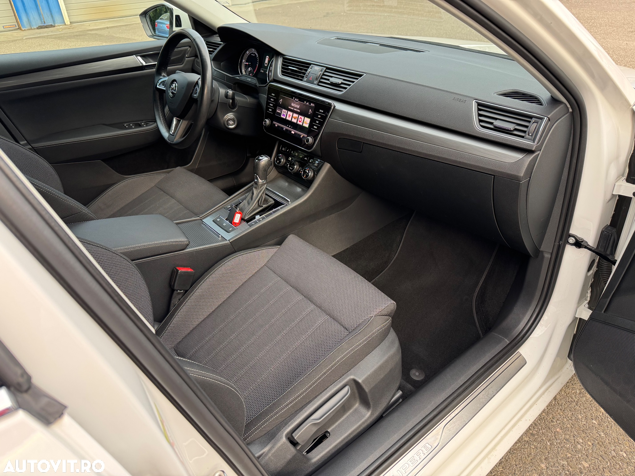 Skoda Superb Combi 2.0 TDI DSG Style - 25