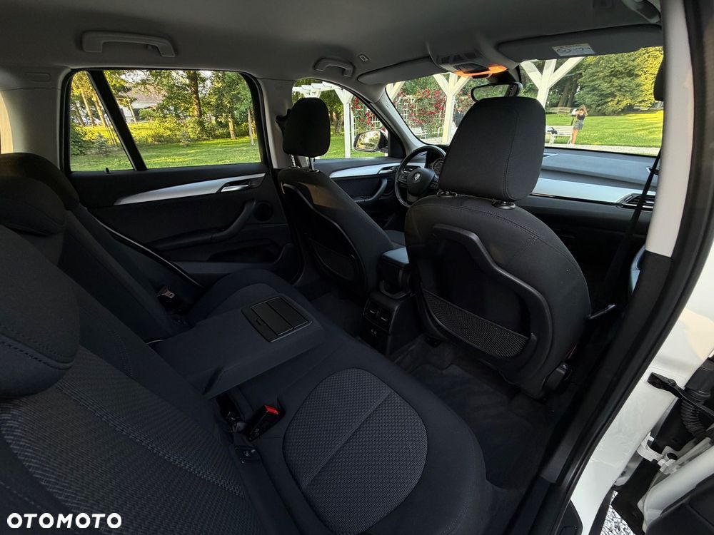 BMW X1 sDrive18d Business Edition - 12