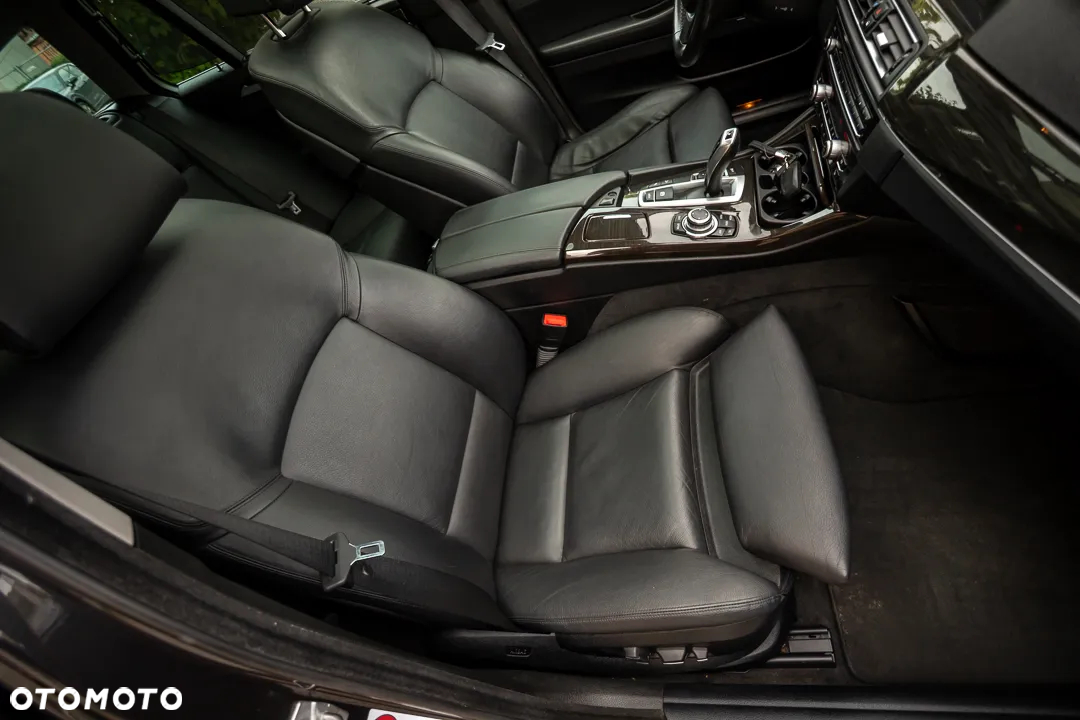 BMW Seria 5 530d xDrive - 22