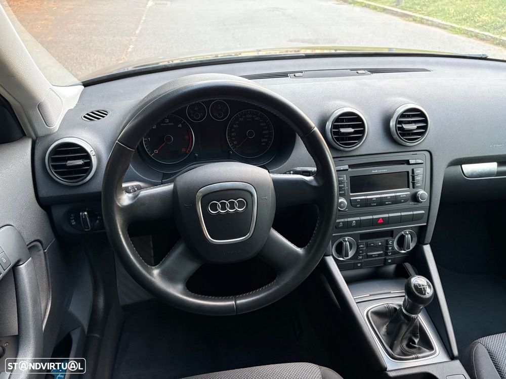 Audi A3 Sportback 1.6 TDI Attraction Business Line - 12
