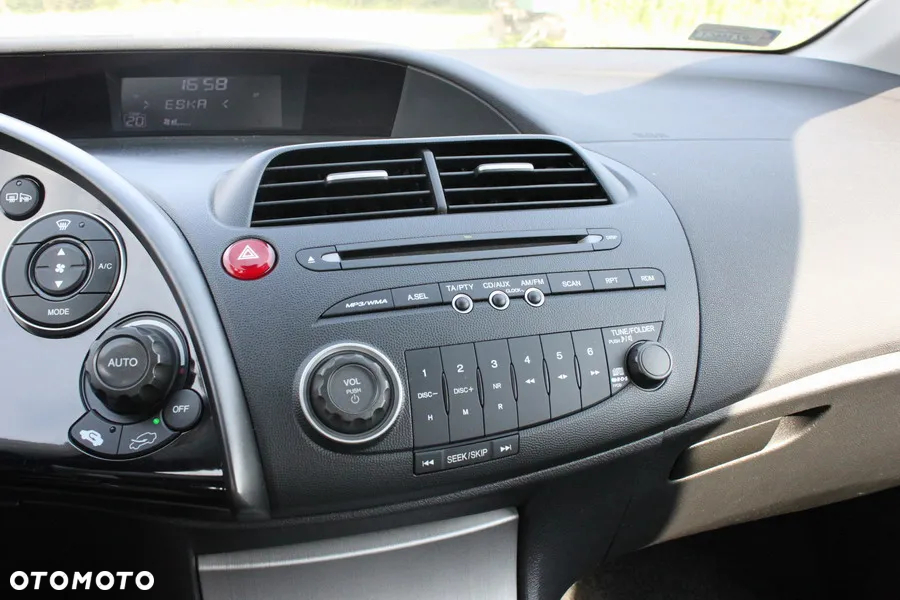 Honda Civic 1.8 Executive - 12