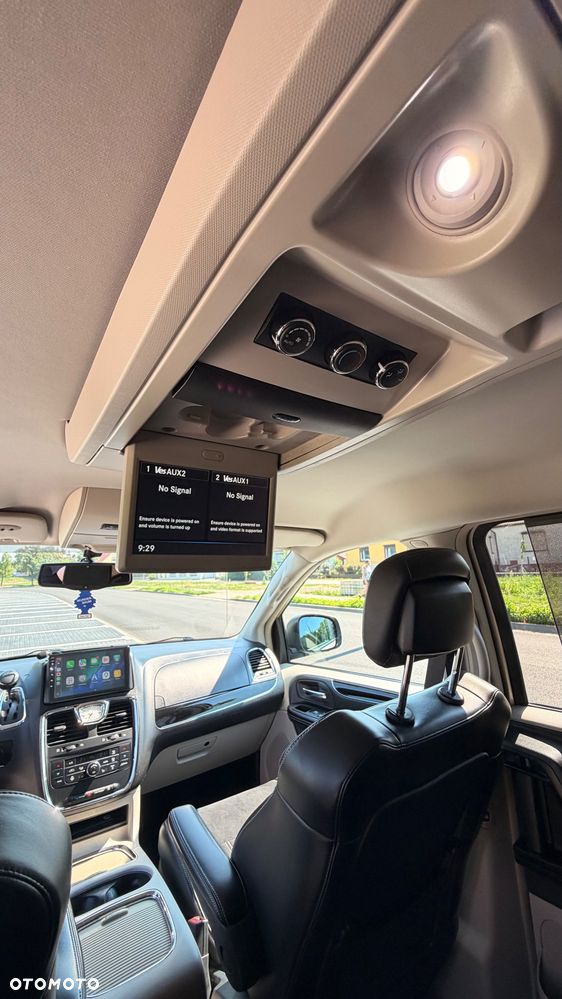Chrysler Town & Country 3.6 Limited - 23