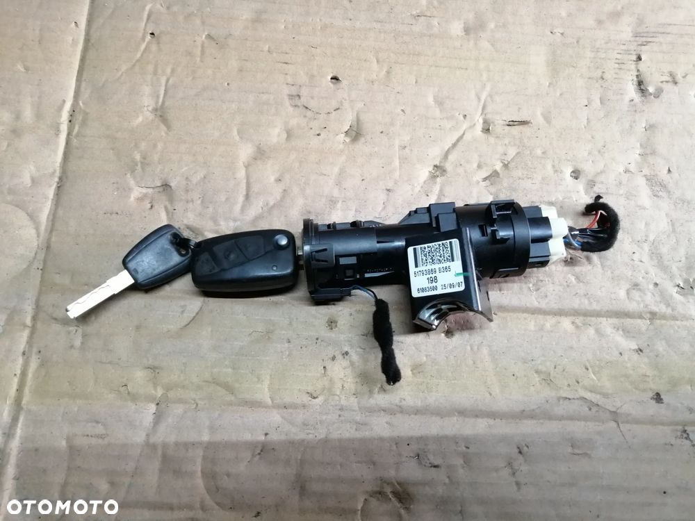 Fiat Bravo II 1.4 T.Jet zestaw startowy komputer Bosch 0261201687 stacyjka 2 klucze immo skrzynki bezpieczników i inne - 13