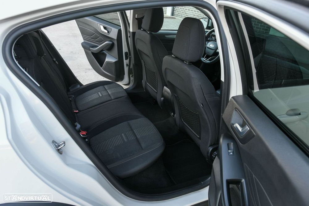 Ford Focus 1.0 EcoBoost Active X - 19
