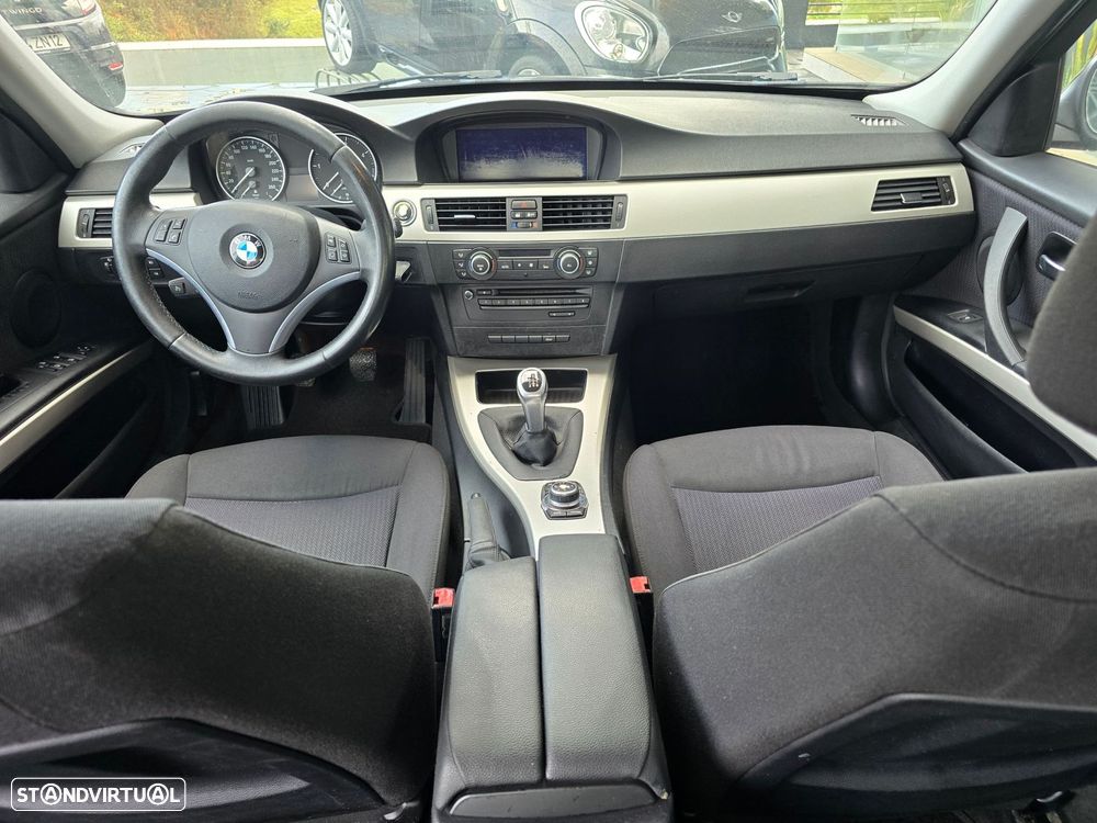 BMW 318 d Navigation Sport - 15