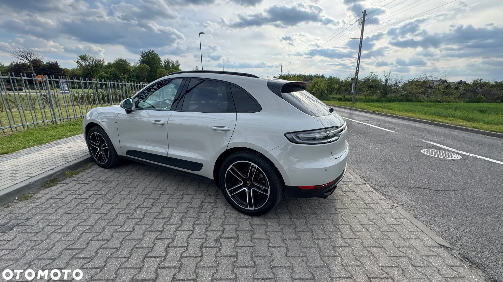 Porsche Macan Standard - 2