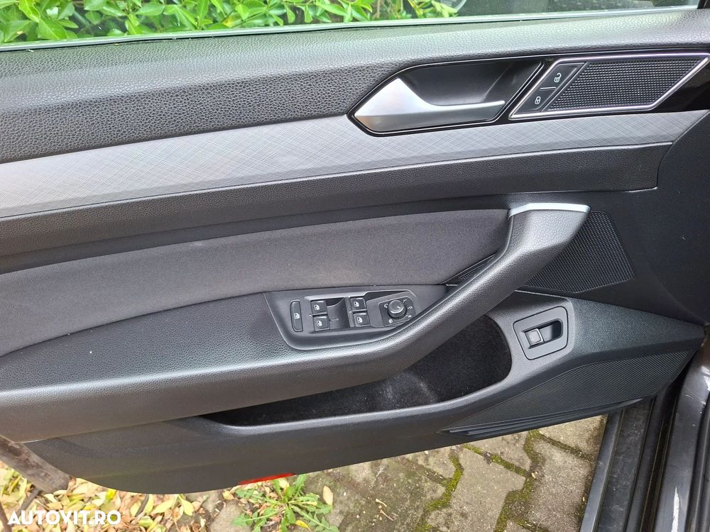 Volkswagen Passat 1.6 TDI SCR DSG Comfortline - 23