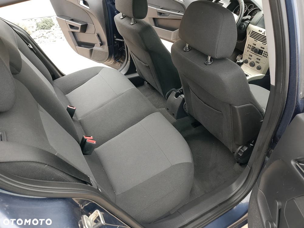 Opel Astra 1.6 Color Edition - 11