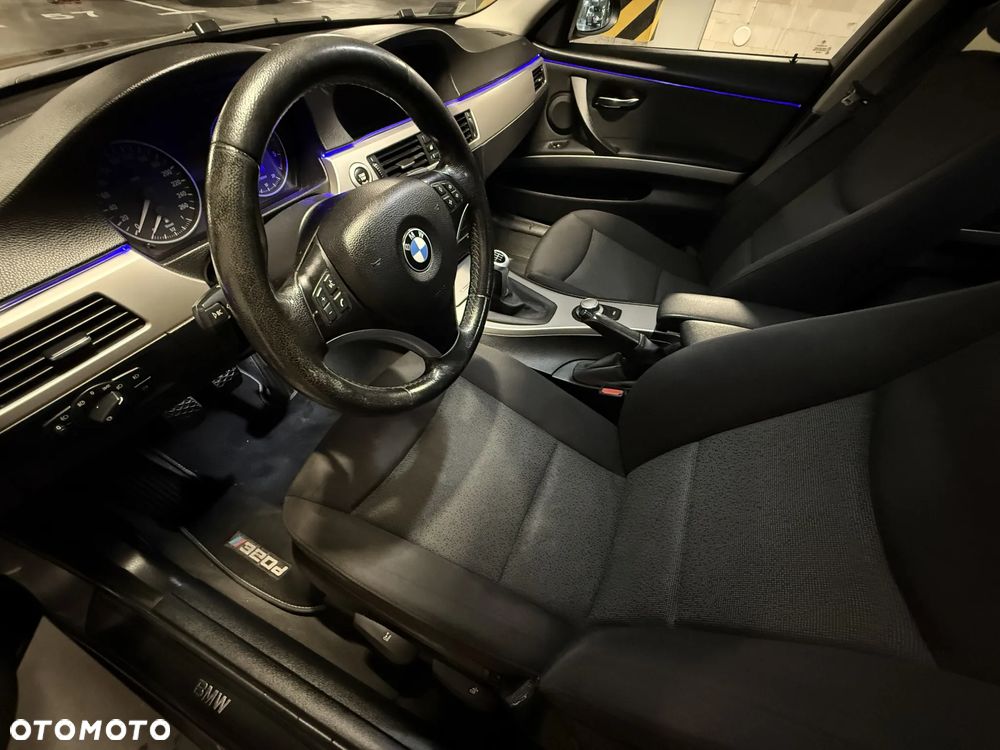 BMW Seria 3 320d - 12