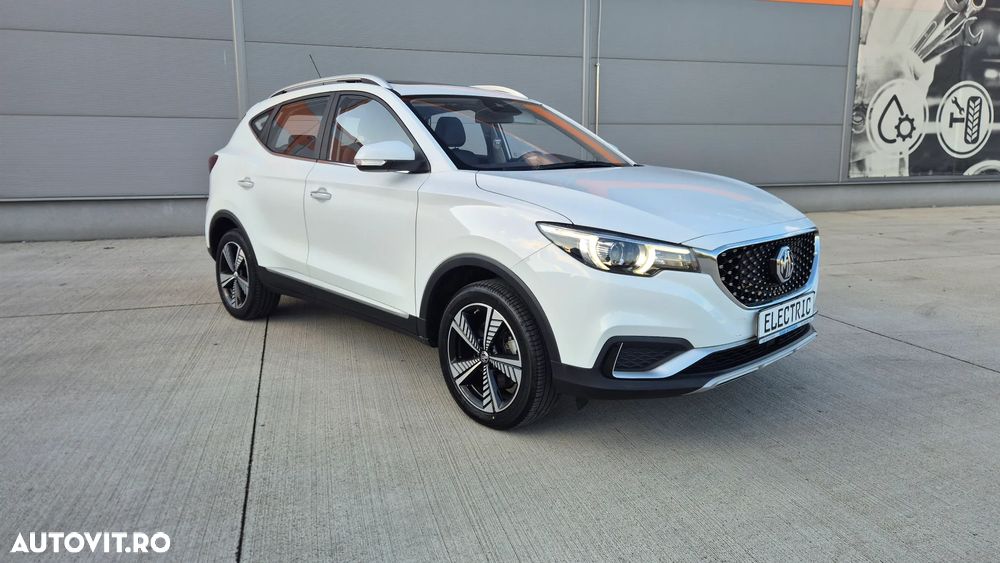 MG ZS EV Luxury - 36