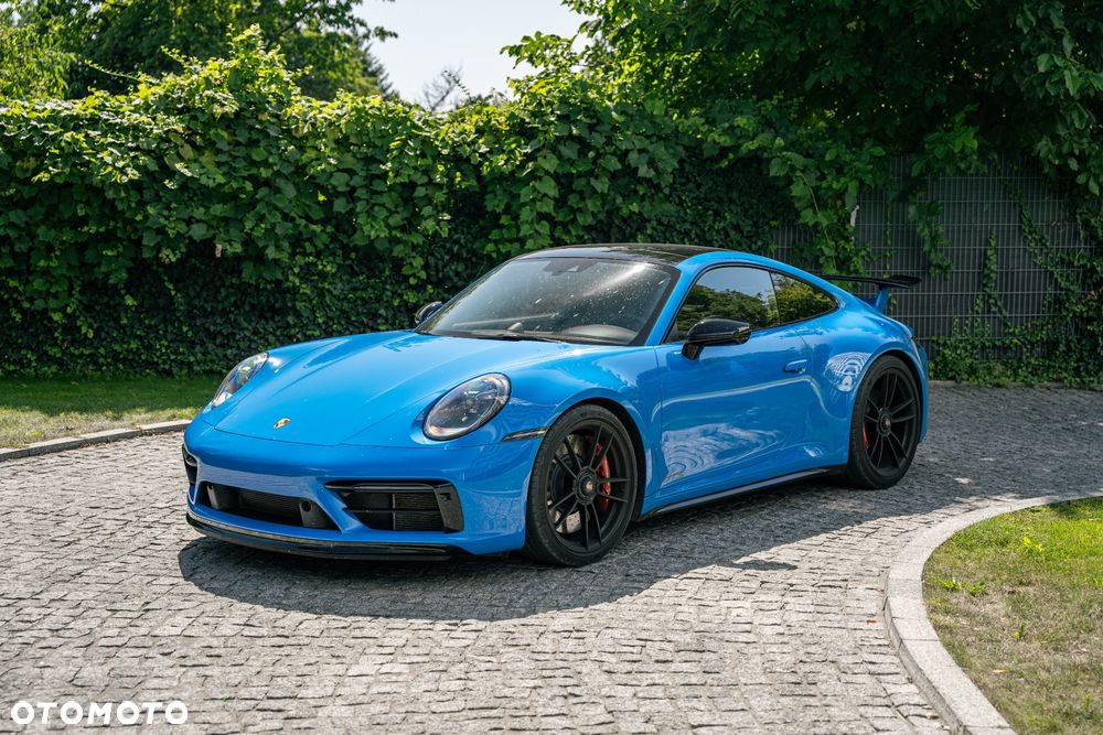 Porsche 911 Carrera 4 GTS - 1