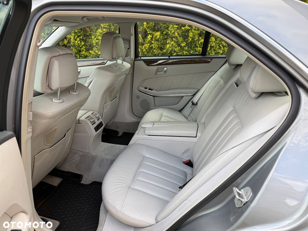 Mercedes-Benz Klasa E 300 BlueTEC HYBRID Elegance - 26
