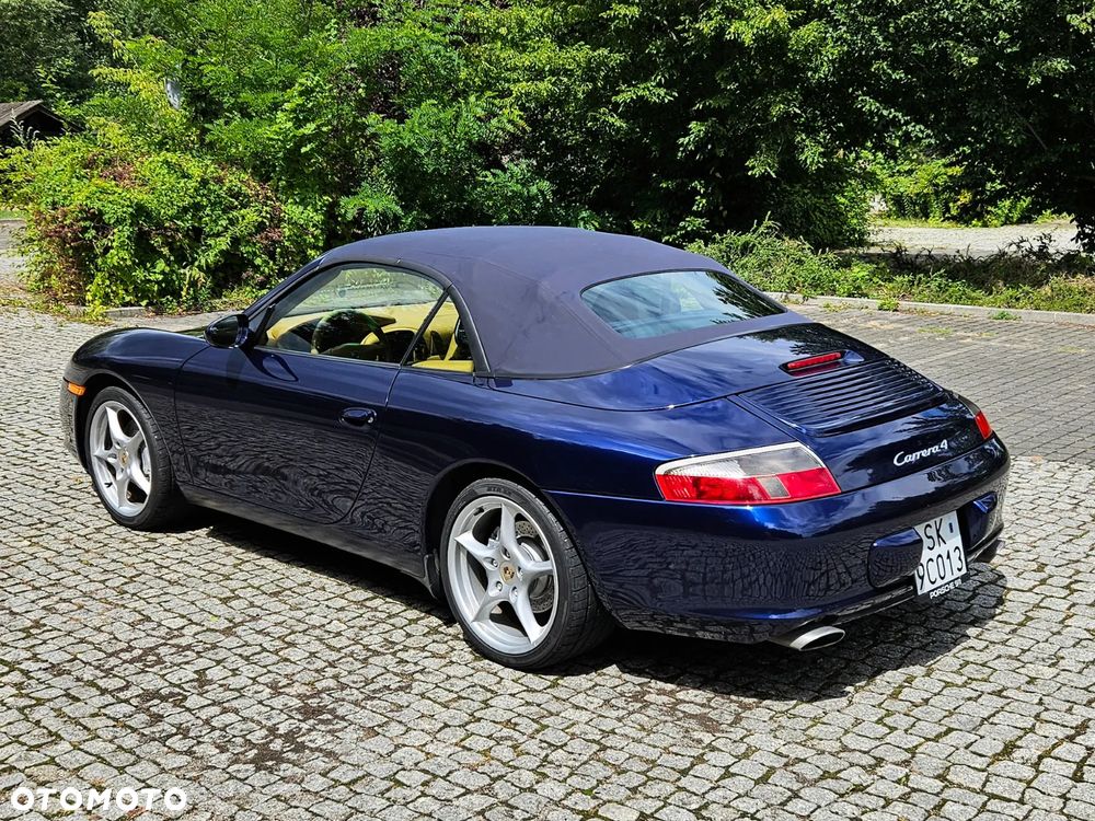 Porsche 911 Carrera 4 - 4